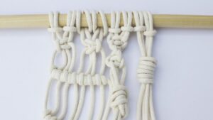 Cara Membuat Kerajinan Makrame dari Limbah, Hasilkan Gantungan Pot Hingga Rak Susun